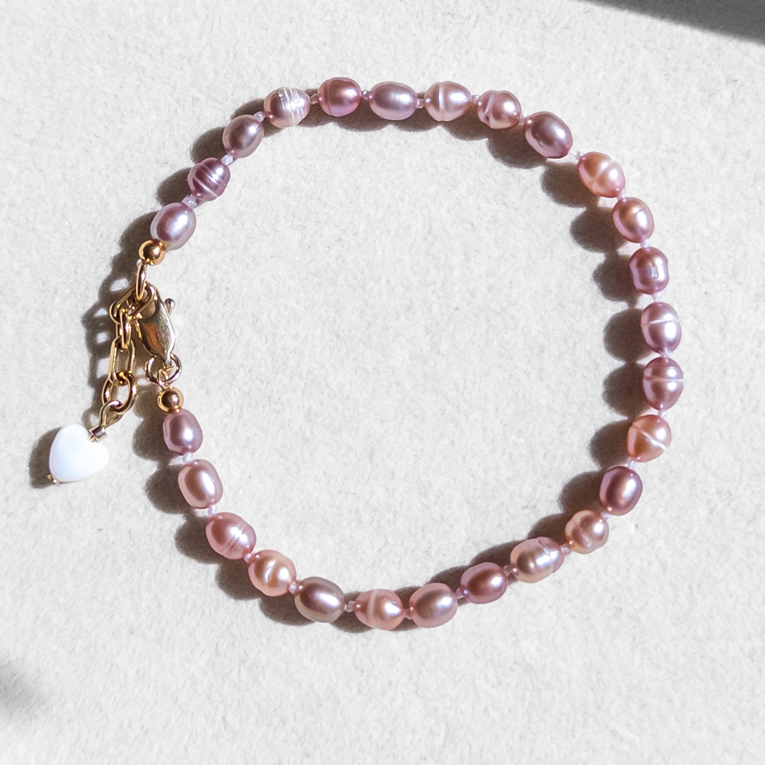 Pulsera de Perlas "Rice" y Corazón de Madreperla