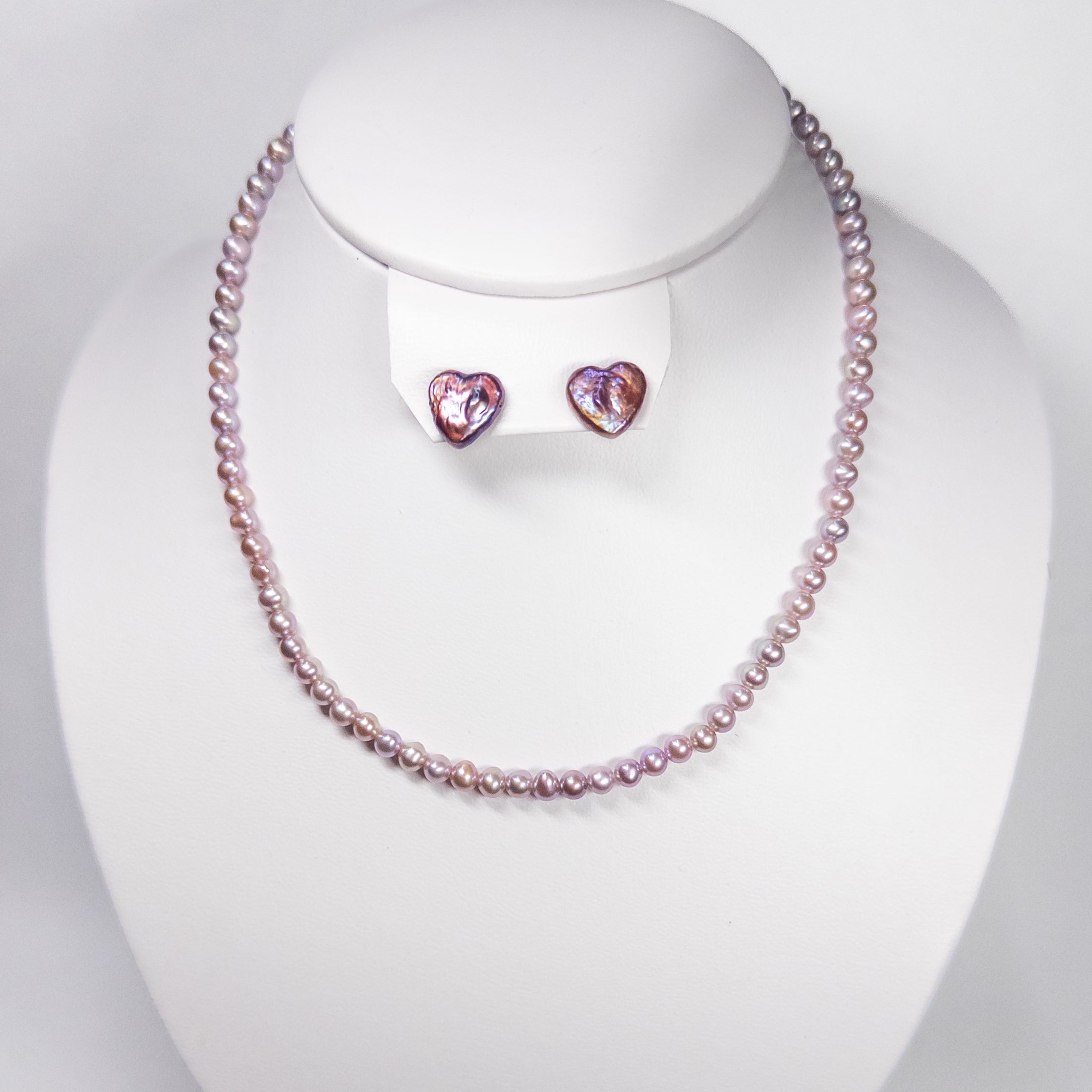 Set "Royal Purple": Collar de Perlas Naturales y Aretes de Corazón