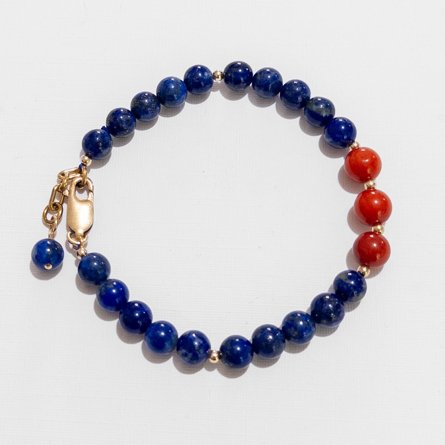 Pulsera de Lapislázuli y Coral - Contraste Oceánico