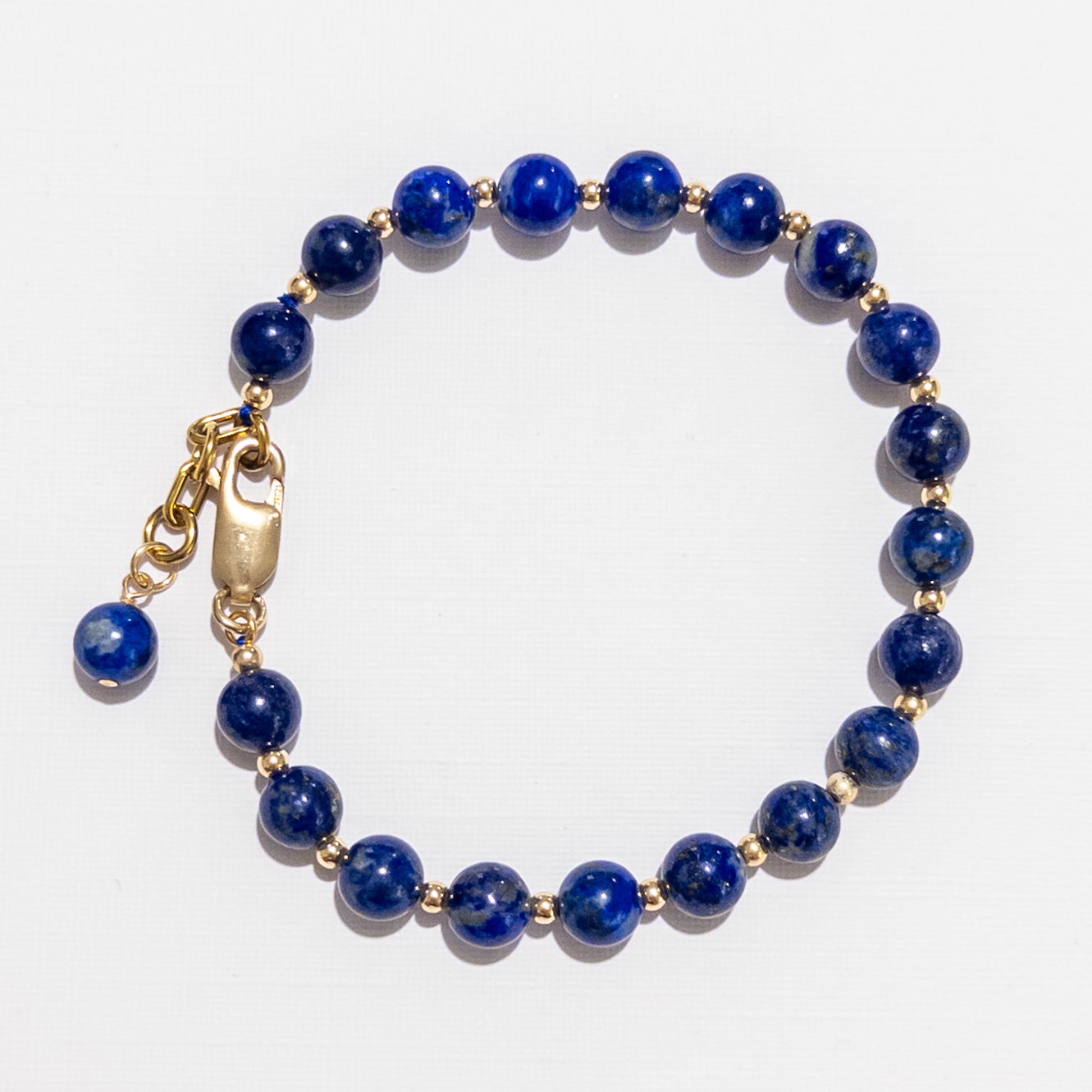 Pulsera de Lapislázuli "Azul Real" con Acentos Dorados
