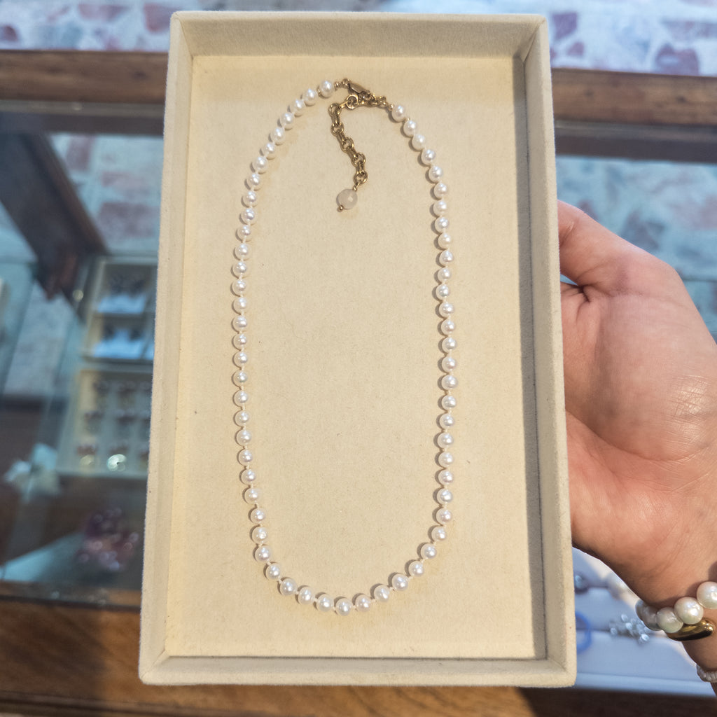 Collar Esencial de Perlas Naturales